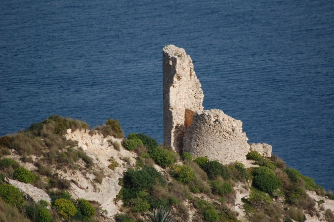 le rovine della Torre costiera del Poetto